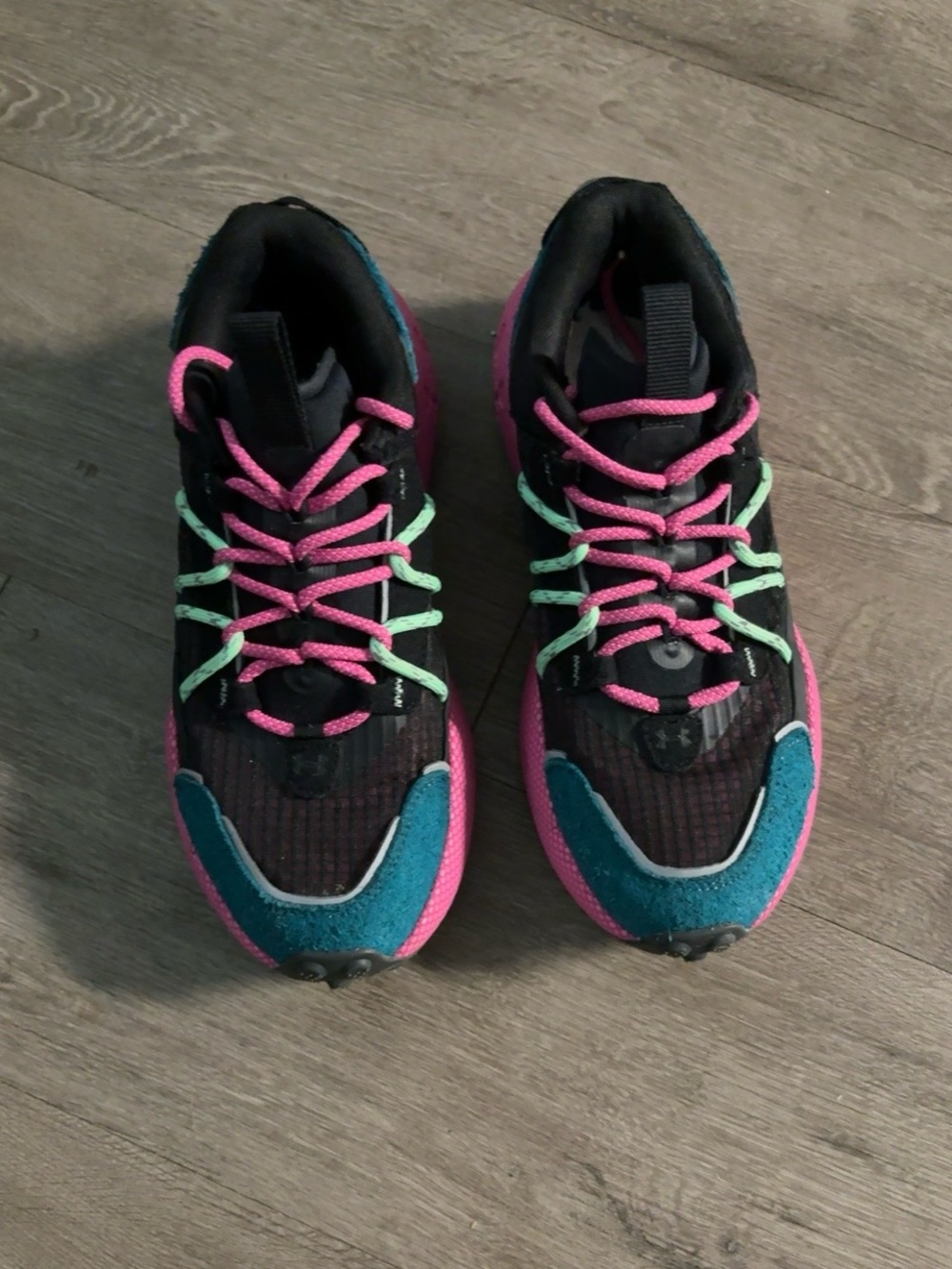 Under Armour Charged Women’s Trail Running Shoes Size 9 Teal Pink